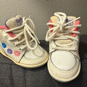 1992 OshKosh B'gosh Kids' White and Pink Floral Sneakers size 2